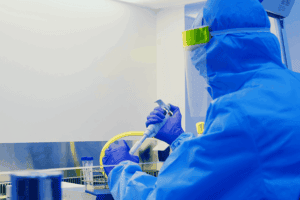 Cabine de segurança biológica com operador pequeno